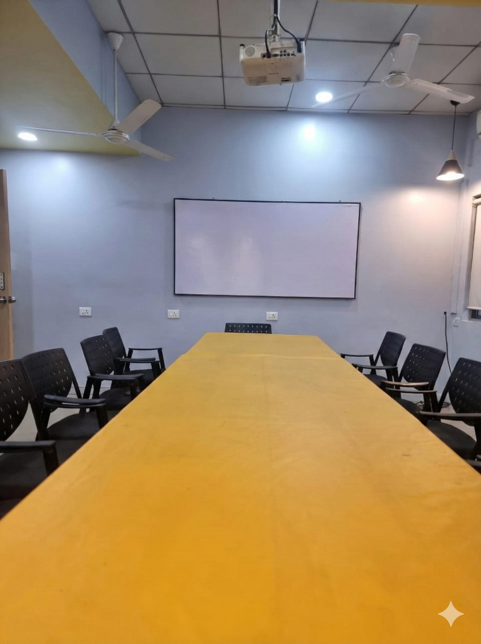 How to Choose a Meeting Room for Interviews in Pune